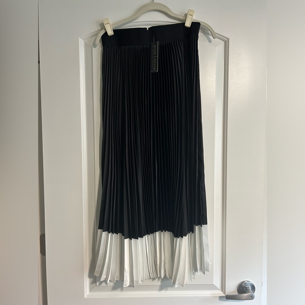 Alice + Olivia Women's Black Katz Sunburst Pleated Skirt